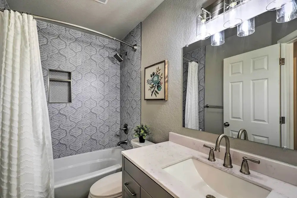 Modern Flagstaff Retreat ~ 4 Mi to Downtown!