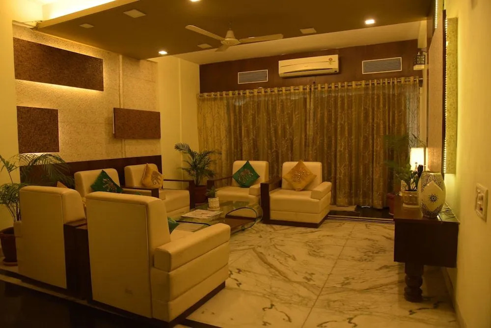 Royal Palms Luxury Service Apartment