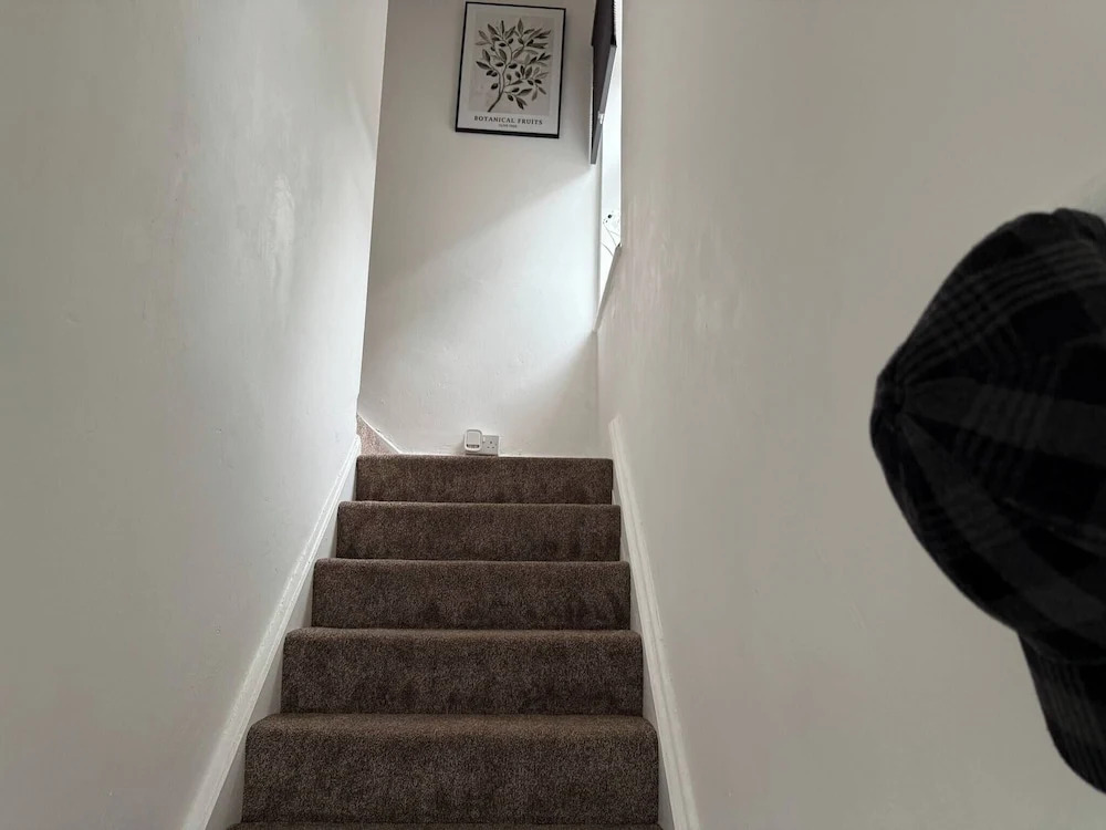 Urban Calm Spacious 3-bed Home With Free Parking