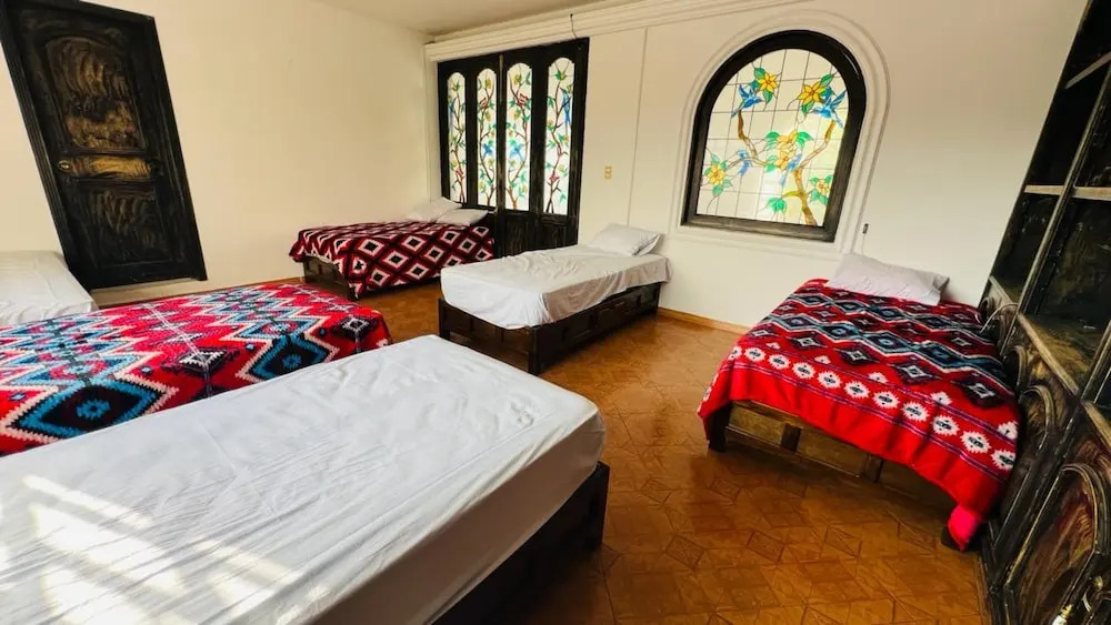 Taj Mahal Hostal And Restaurant