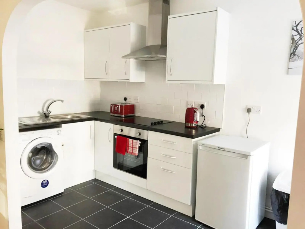 3 Fitzhamon Embankment APARTMENTS opposite Principality Stadium - LONG STAY OFFER