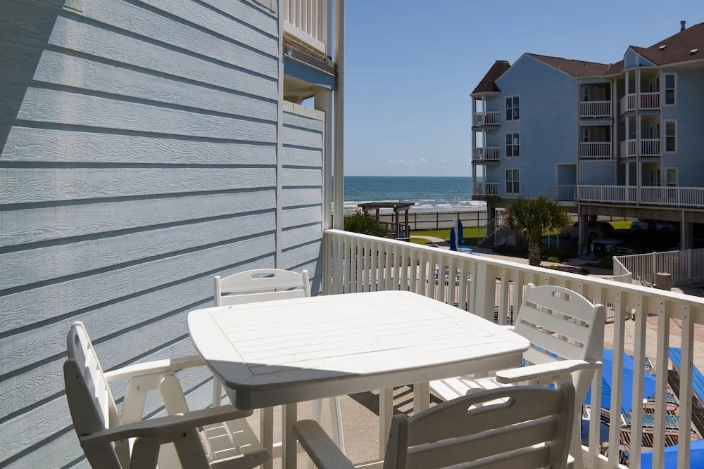 Seascape 2108 1 Bedroom Condo by RedAwning