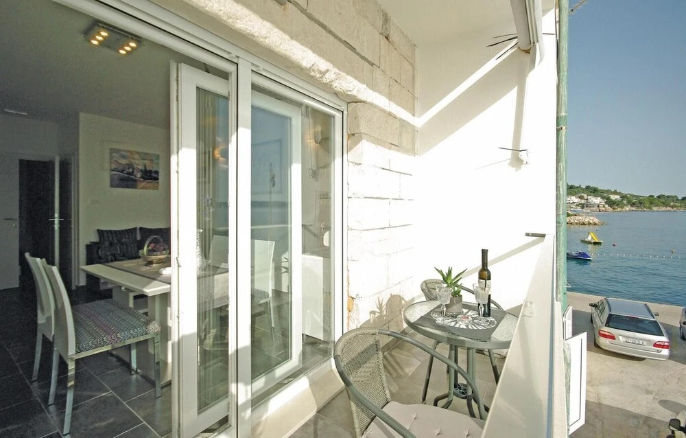 Nice Home in Drasnice With Wifi and 1 Bedrooms