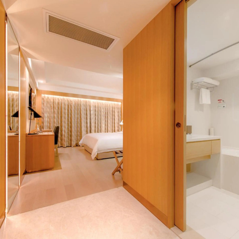 Royal Dragon Hotel