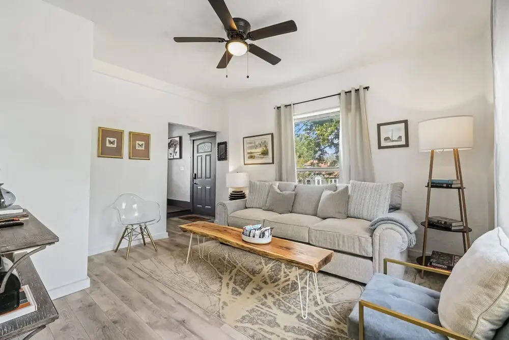 3-story 6-bedroom 4 Bathrooms 3min-asian Dist