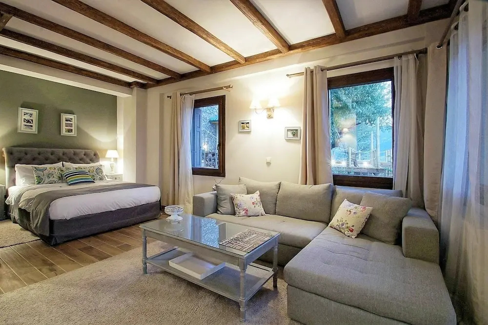 AlmondHouse Suites with Fireplace