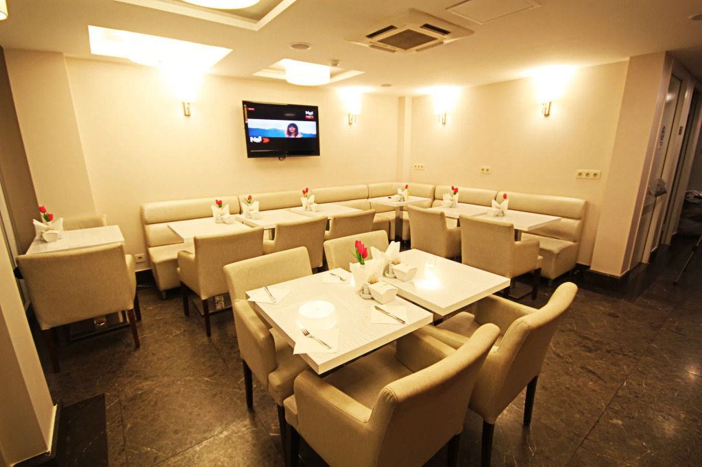 Aristocrat Hotel