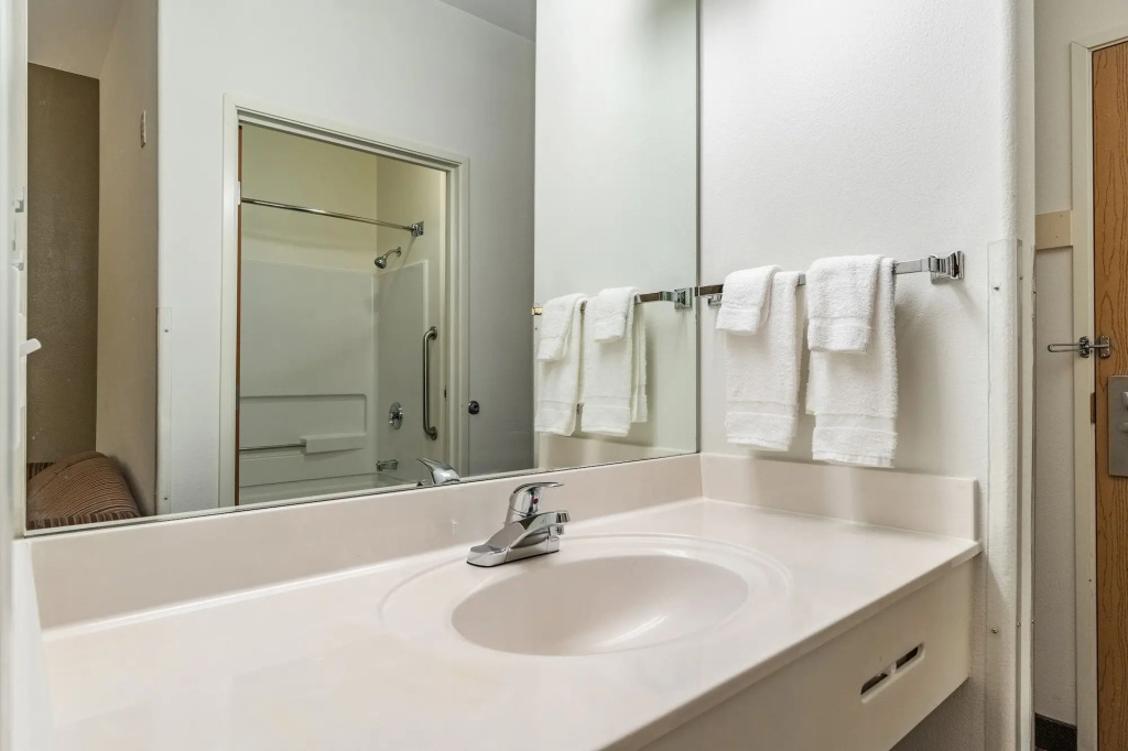 Econo Lodge Inn & Suites New Castle