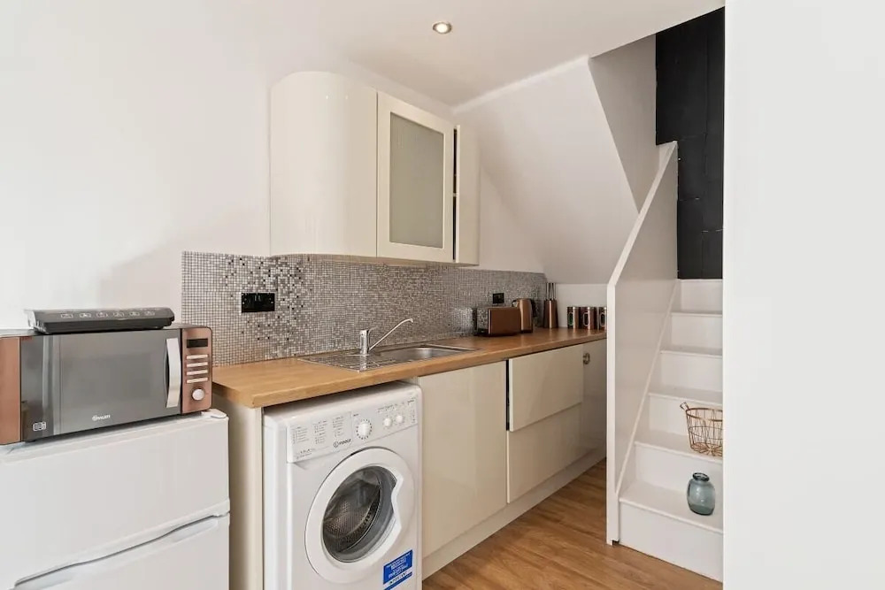Beautiful Studio W/patio Near London Bridge