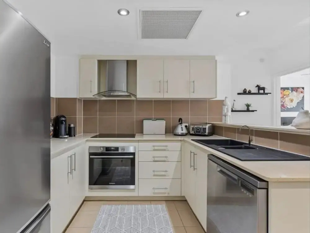 Swell Apartments - by Burleigh Letting