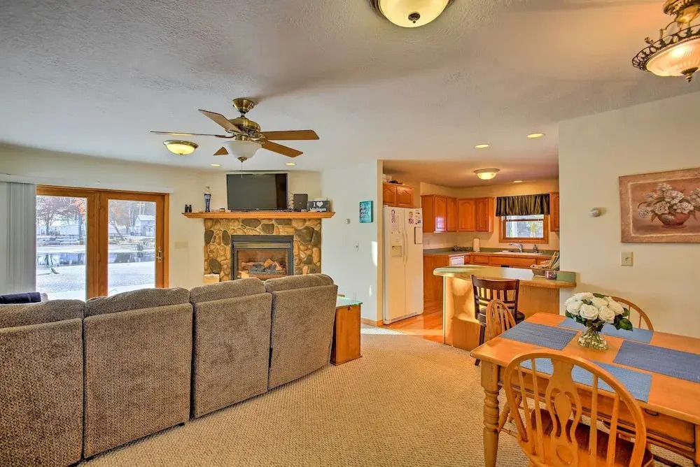 Cozy Riverfront Home w/ Fire Pit in Houghton Lake!