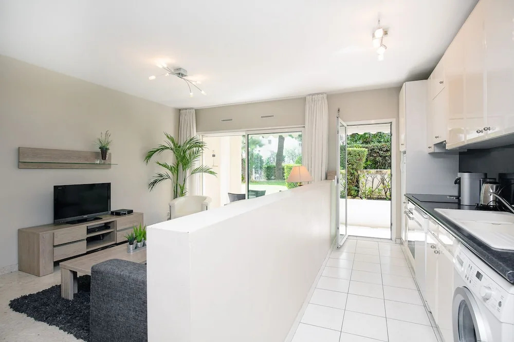 All in Cannes at Your Fingertip in Super Apartment