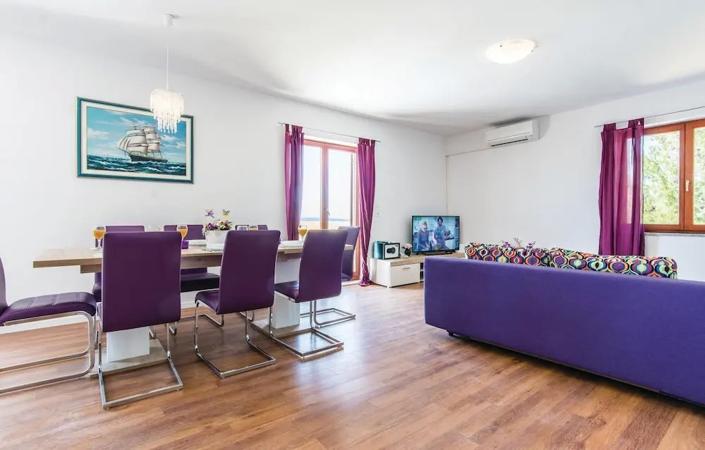 Three-Bedroom Holiday Home In Krusevo