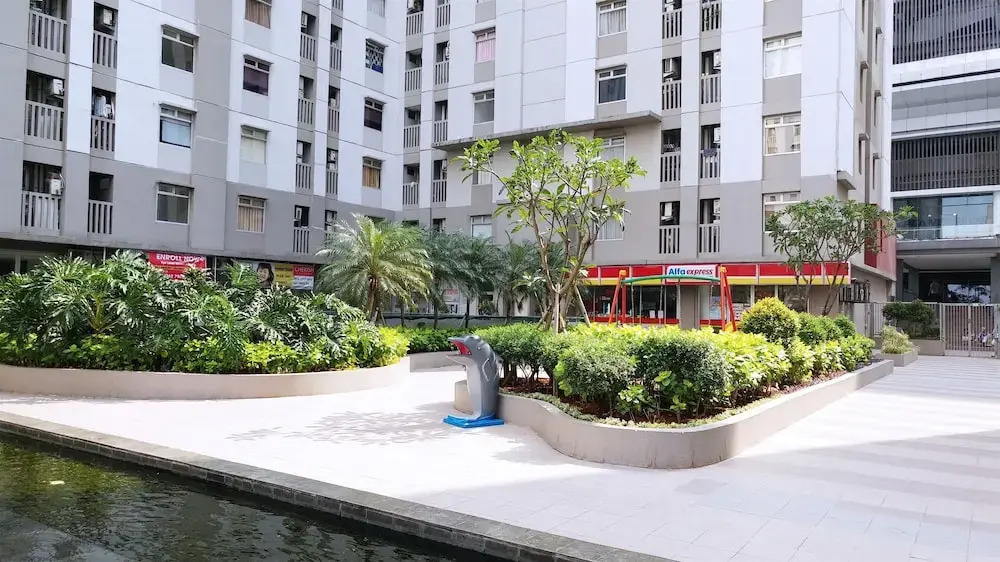 Green Bay Pluit Apartment With Direct Access To Shopping Center