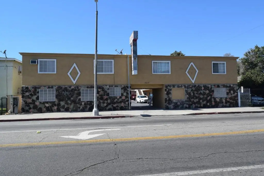 Top Hat Motel