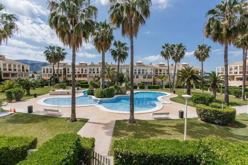 Gorgeous 2-bed Apartment Near the Beach
