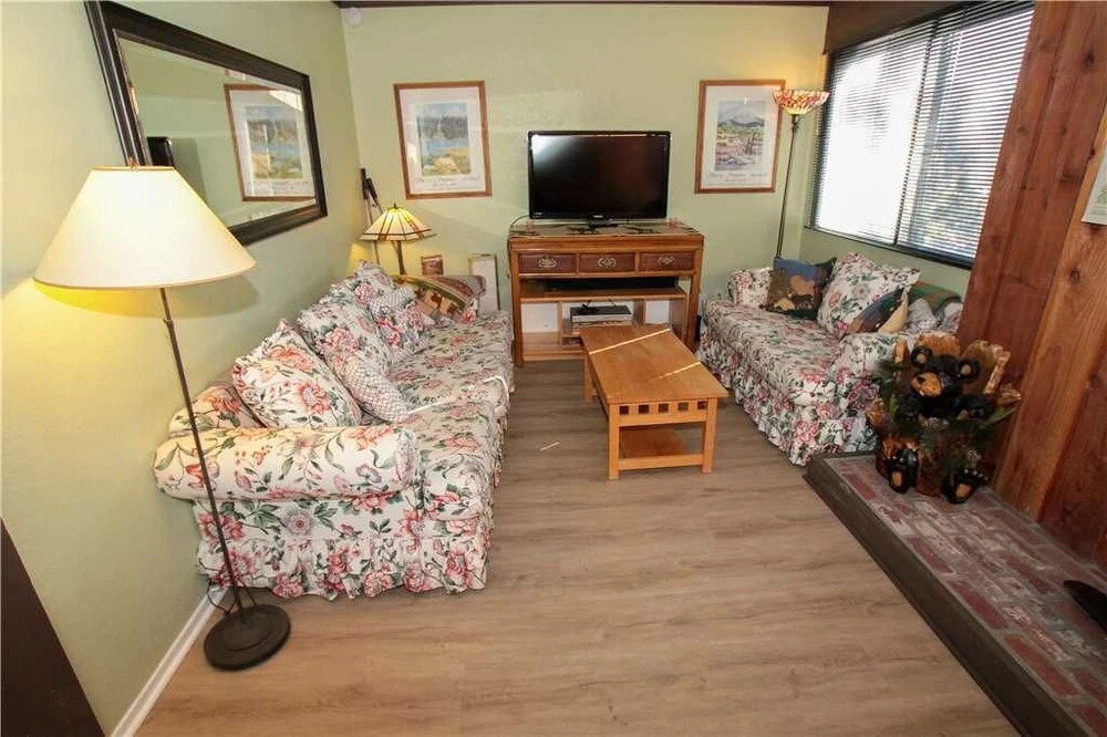 Mammoth Ski & Racquet Club #40 1 Bedroom 2 Bathrooms Condo