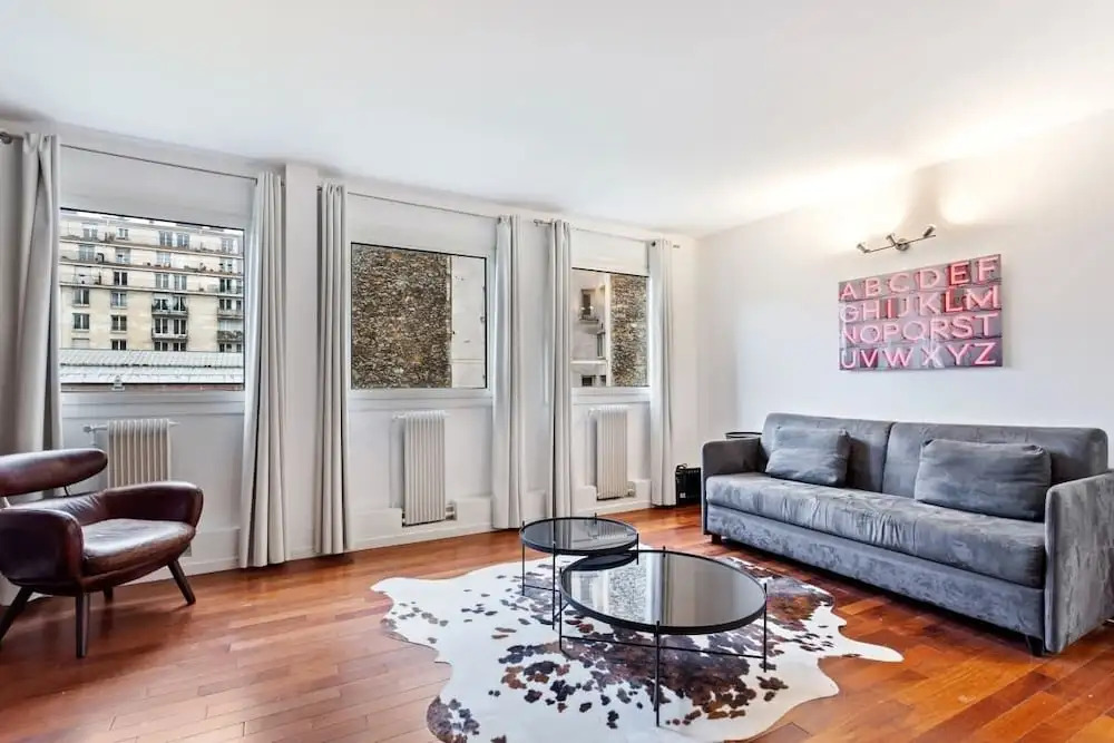 Stunning One Bedroom Apartment Sleeps 5, in Paris