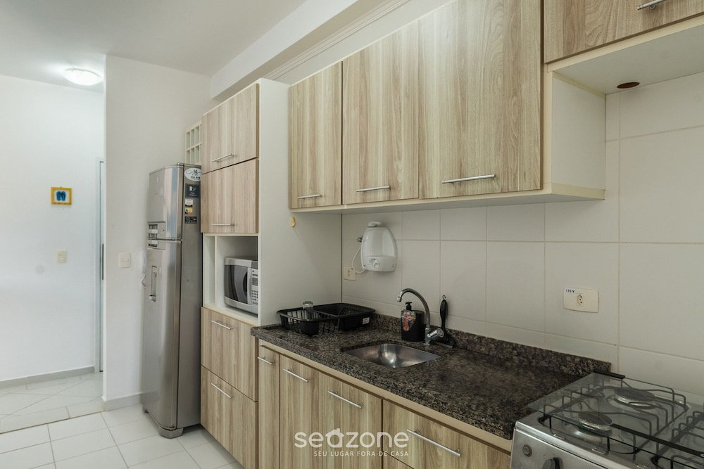 Apt in Condo w/ Pool 350m From the Beach Pvj0021
