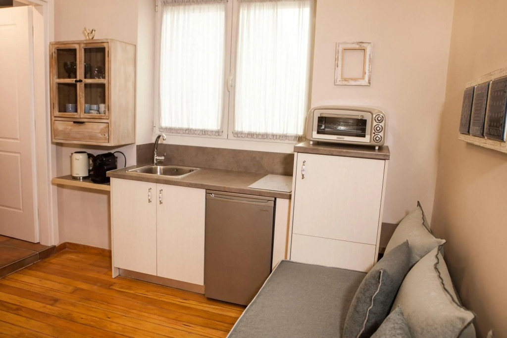 2-spaces comfy Bentzi apartment 7 with balcony in Pagrati