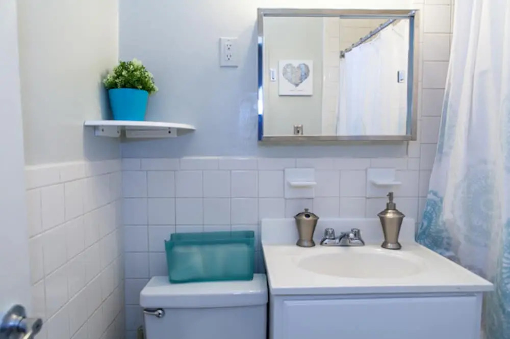 Cozy Central Park Pad Close To Trains & Shops!