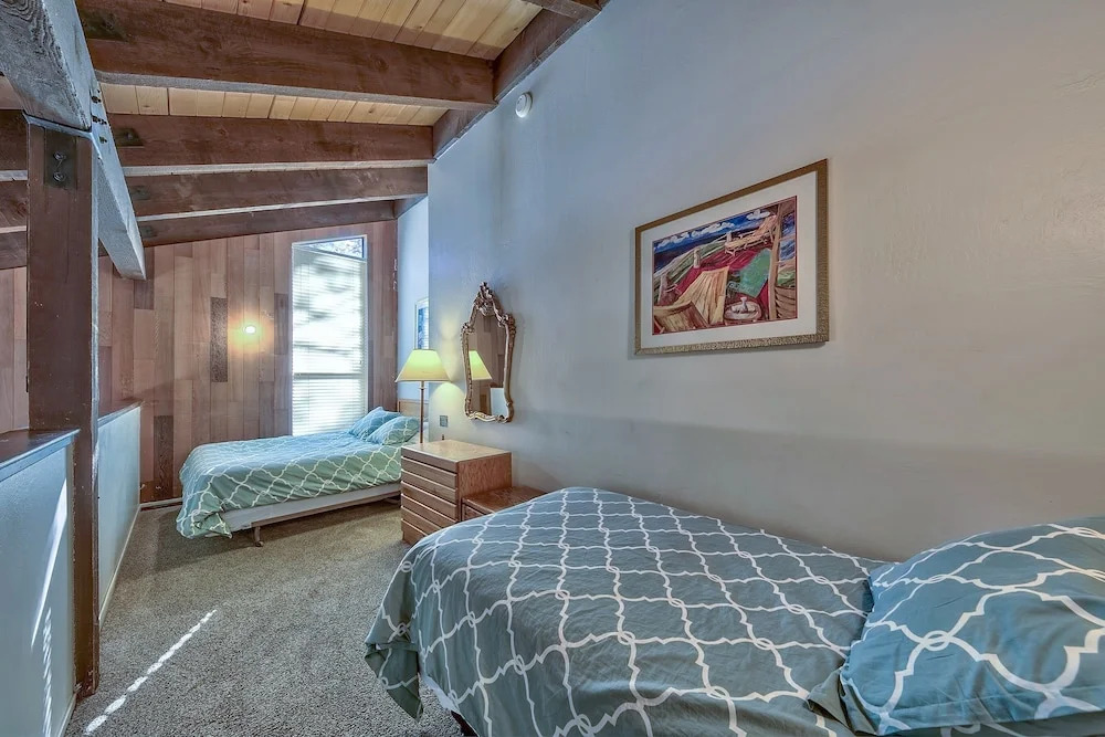 SLT Home Private Beach, Pool & Heavenly Ski Resort 2 Bedrooms 1.5 Bath