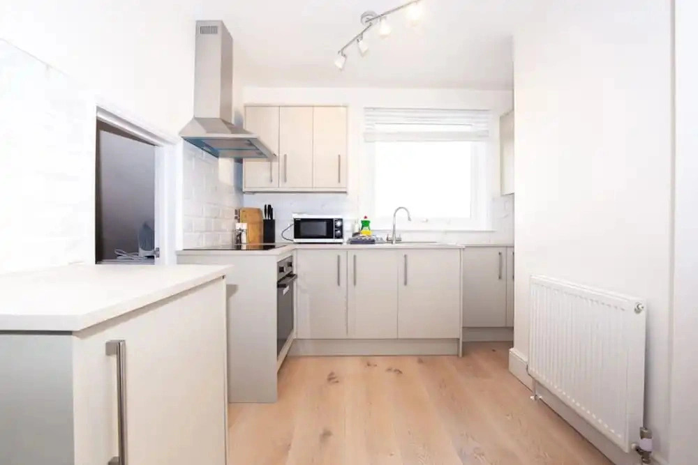 Coastal Charm 1BR Flat Near the Sea Street Parking