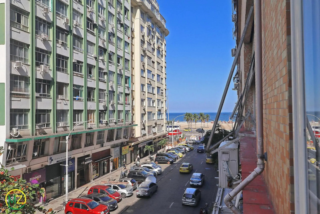 Studio moderno com vista lateral para o mar na quadra da praia em Copacabana!