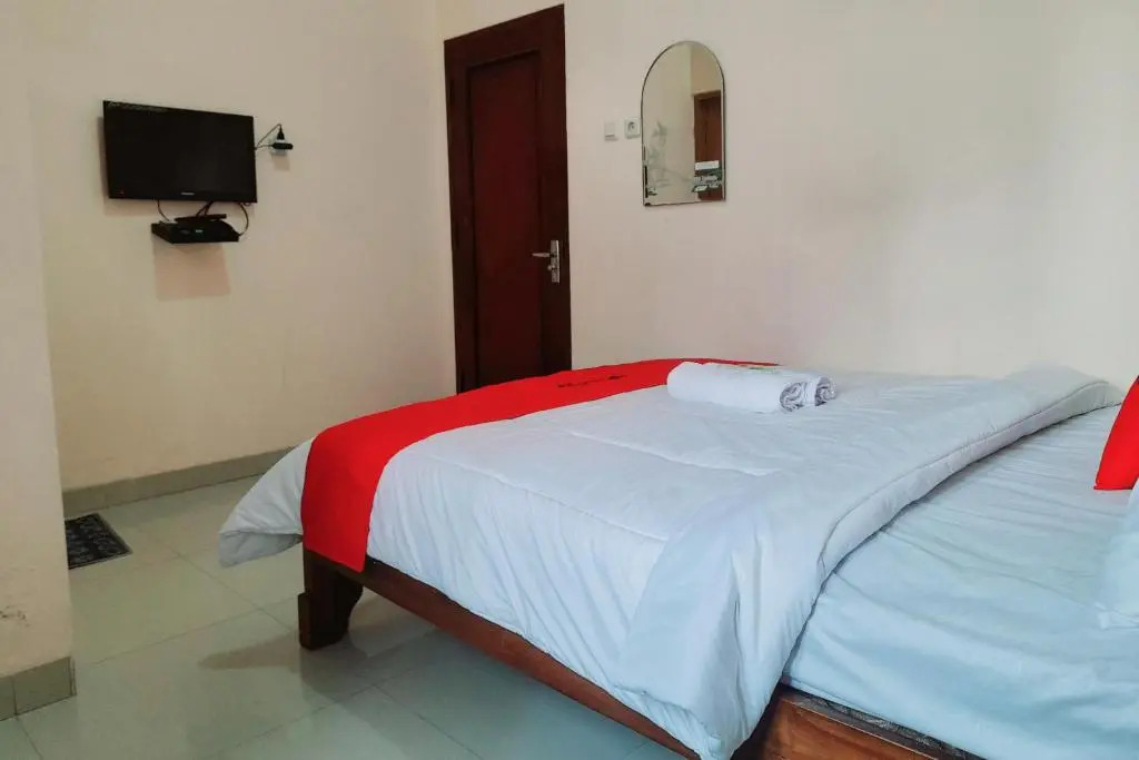 RedDoorz Syariah near Komplek Candi Arjuna Dieng 2