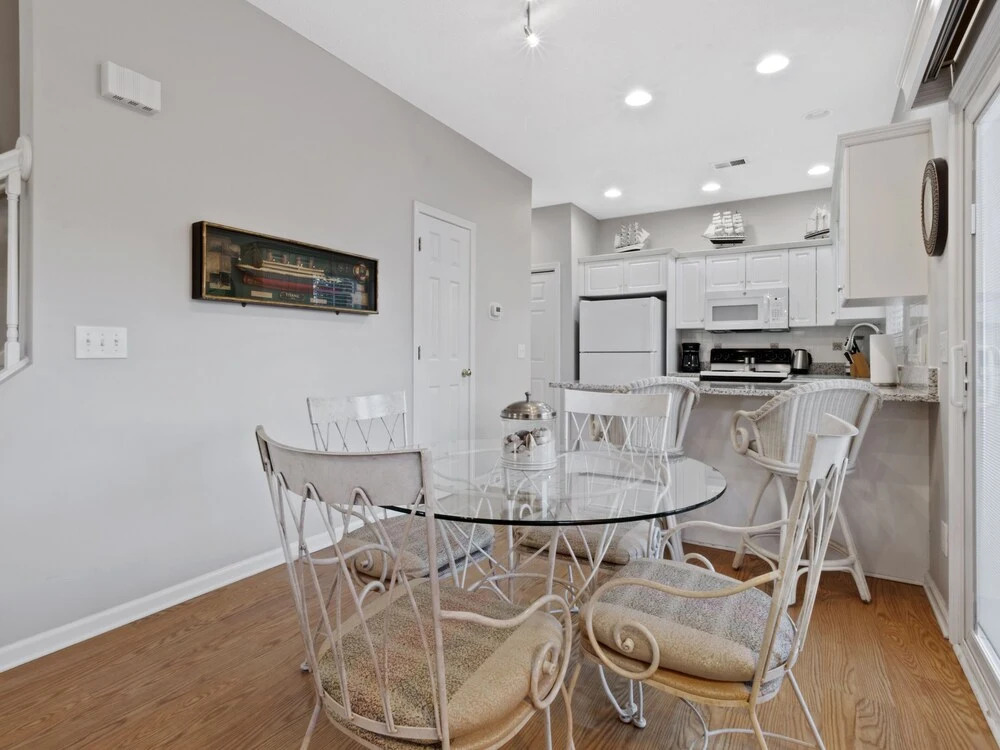Fairway Oaks #20d 3 Bedroom Condo by RedAwning, North Myrtle Beach
