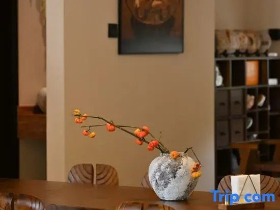Shiwai Qilan Homestay (Kangding Love Song Square Liuliu City)