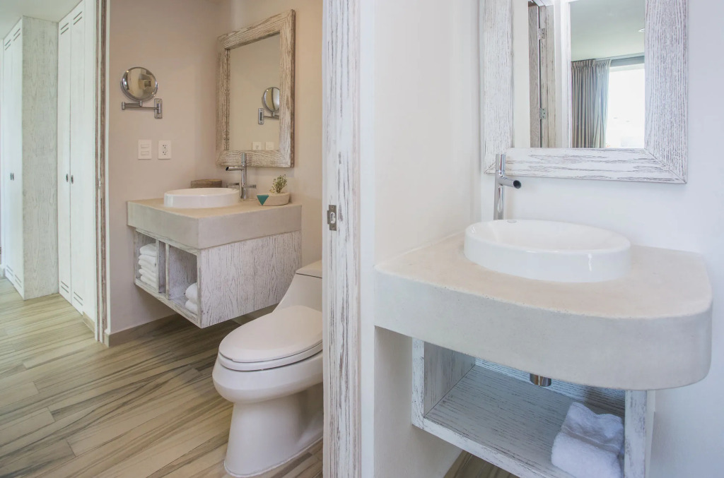 Newport House Playa Boutique Hotel - Beach Club Access