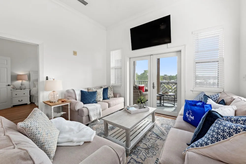 Remarkably Updated 3/2 in Seagrove Highlands - Gulf Views Sleeps 9