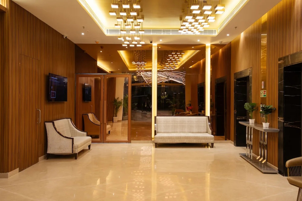 Hometel Lucknow - A Sarovar Hotel