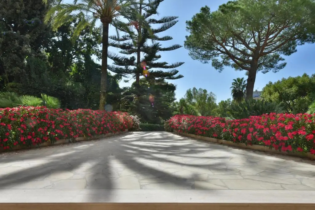 10 Minutes On Foot From The City Center! Sea View Secured Property