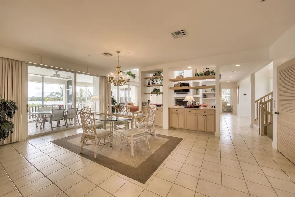 The White Ibis 5 Bedroom Home