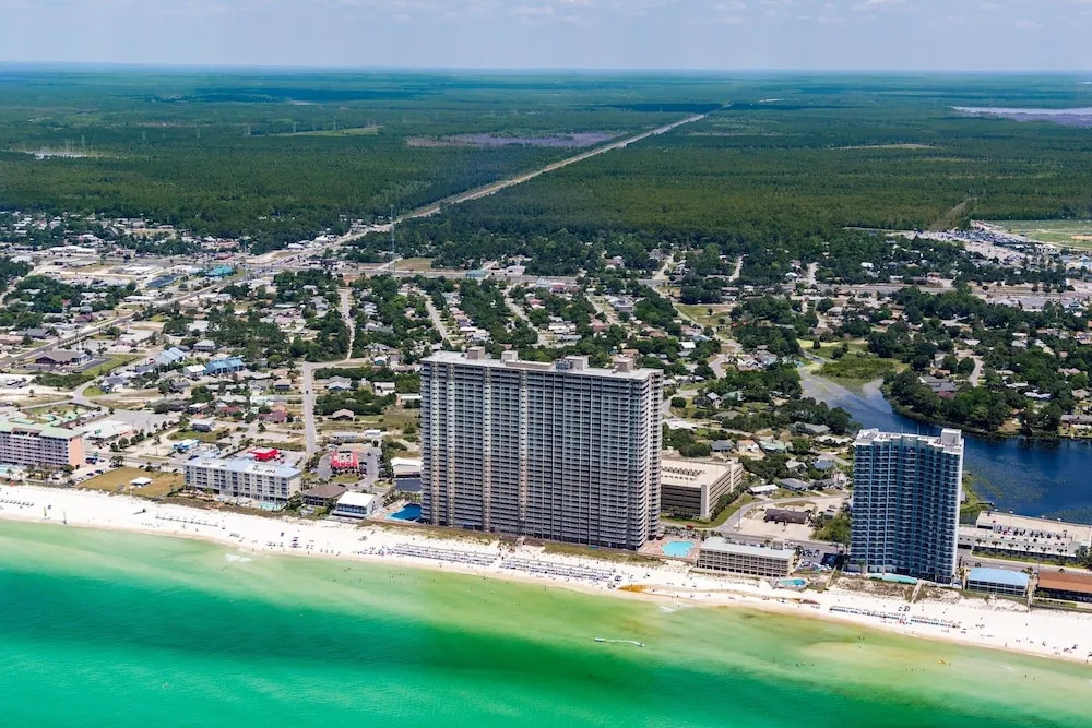 Impeccable Oceanfront W/ Pools & Huge Gym 1 Bedroom Condo