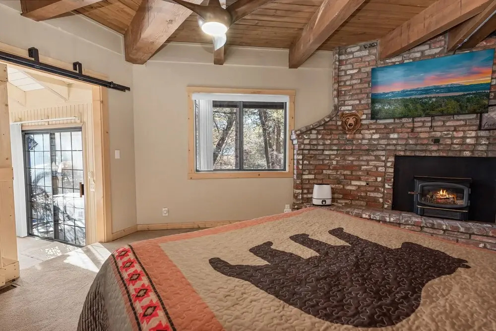 Hexagon Mountain Retreat - Unique Hexagon Cabin With A Hot Tub! 3 Bedroom Home