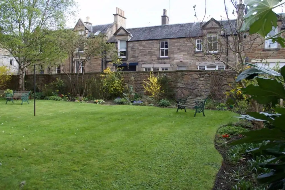 3 Bedroom Stockbridge Apartment