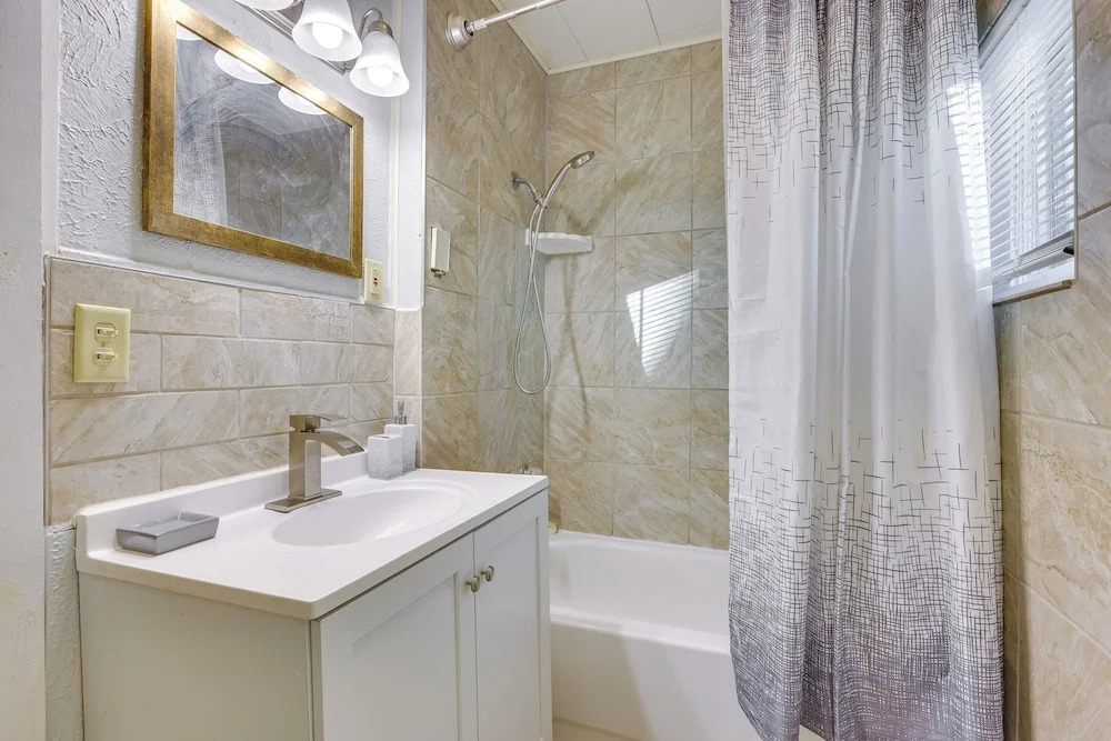 3 Mi to Golf - Beatrice Vacation Home!