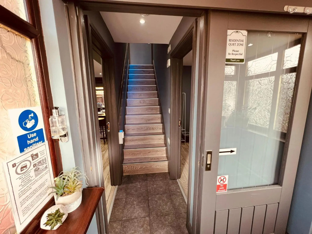 Luxurious *5 Bedroom House*In Center Of Birmingham