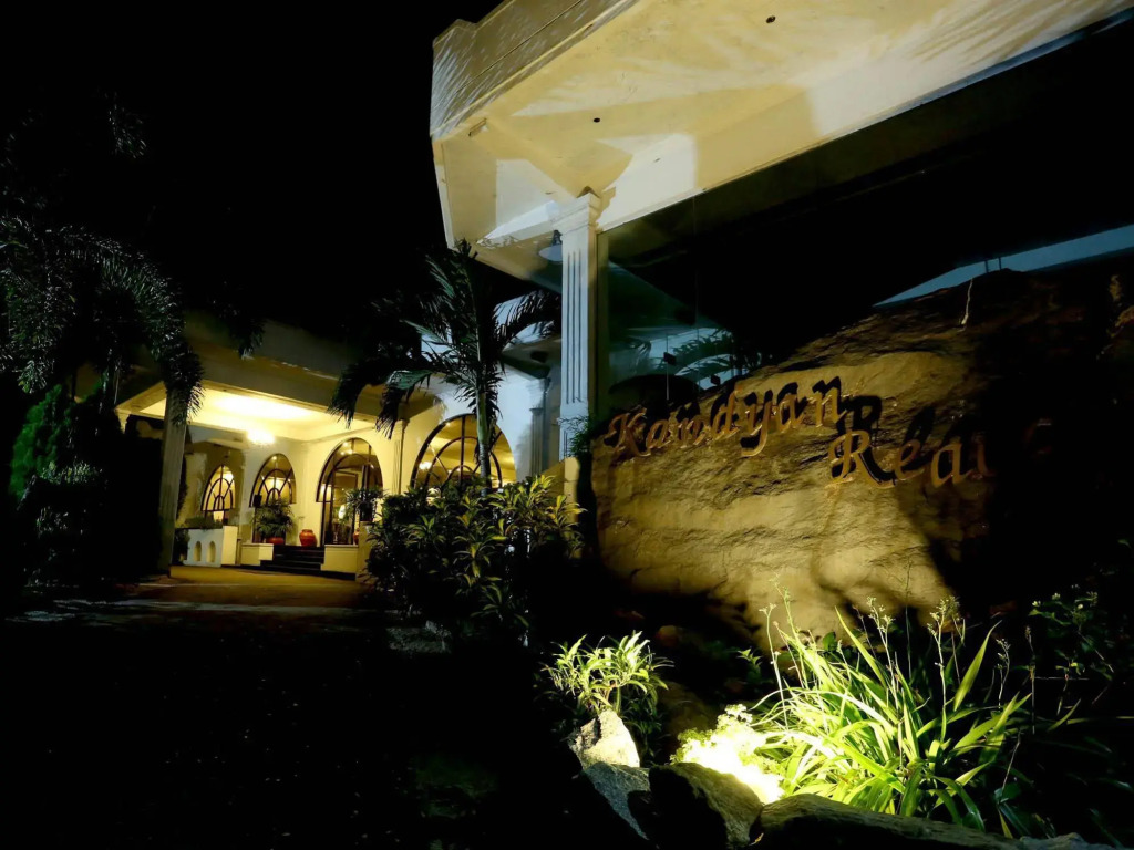 Kandyan Reach Hotel