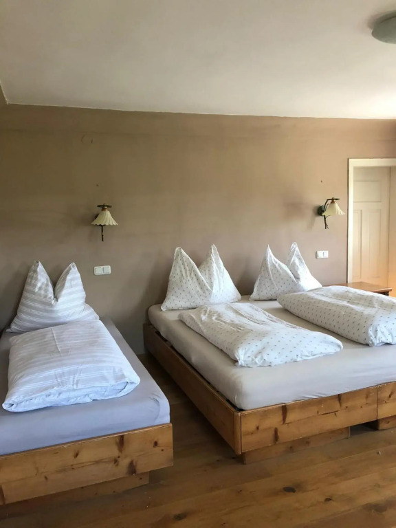 (C) Zimmer in einem Bauernhaus