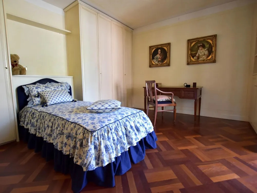 Luxurious Villa in Lombardy with Garden & Hot Tub