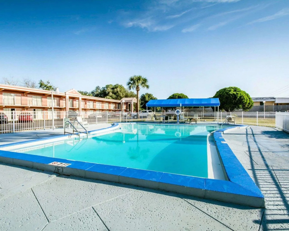 OYO Hotel Mustang Silver Spring FL