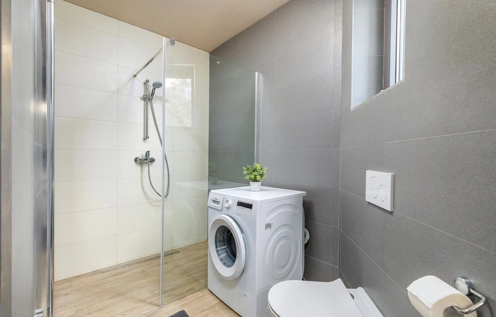 Nice Home in Pjescana Uvala With Wifi and 3 Bedrooms