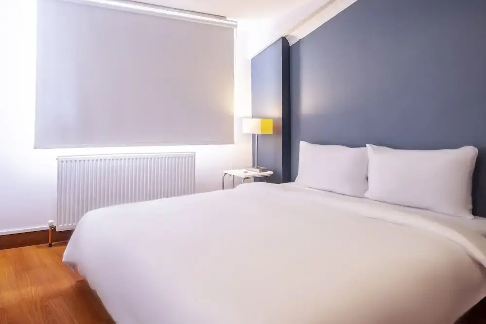 Sleek Flat Near Public Transportation in Maltepe