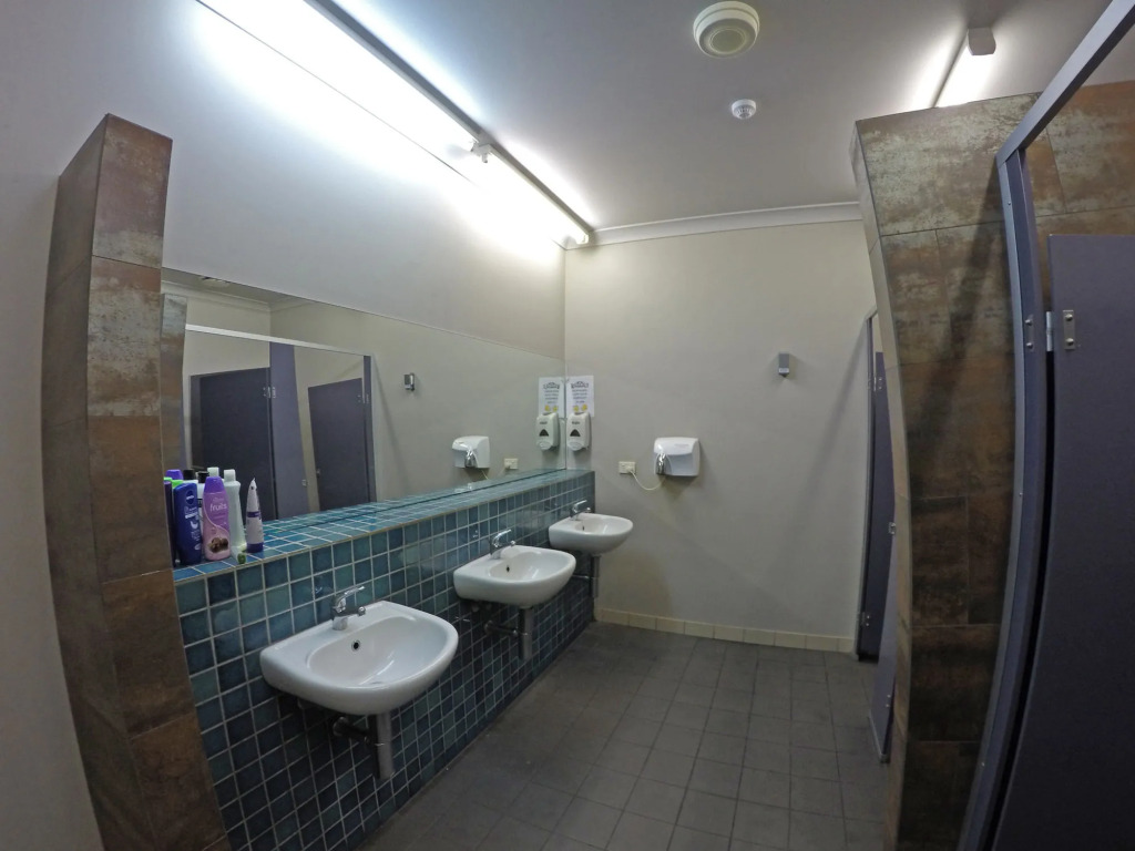 Global Backpackers Youth Hostel