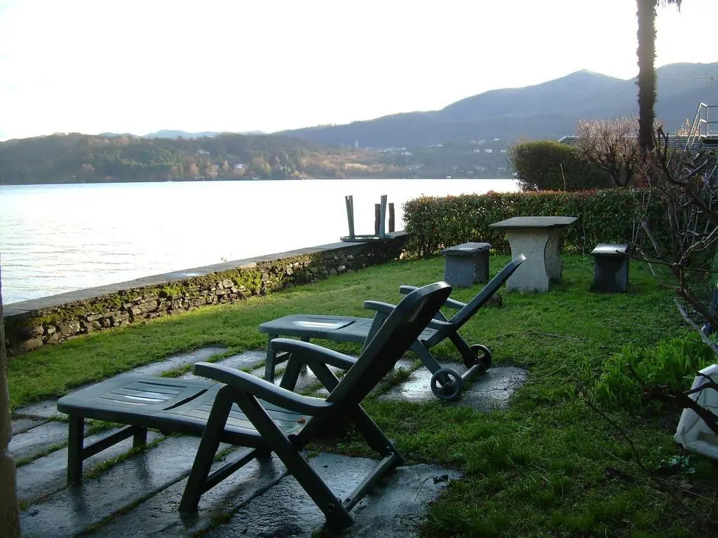 lake view cottage beach