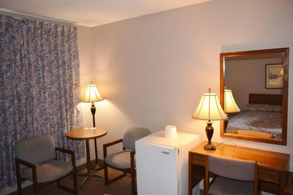 Strathroy Motor Inn